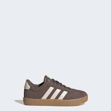 ADIDAS SPORTSWEAR Ketsid 'VI Court 3.0', värv pruun
