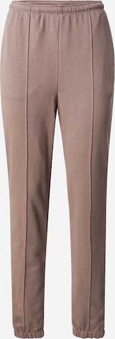 Tapered Pantaloni 'Chill' di Nike Sportswear in marrone: frontale
