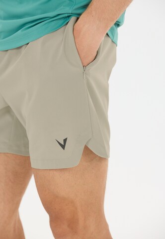 Virtus Regular Shorts 'Spier V3' in Braun