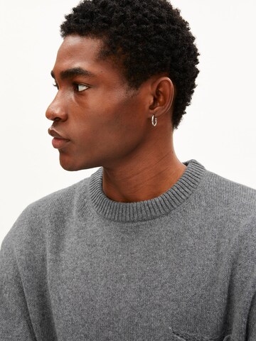 ARMEDANGELS Sweater in Grey: side