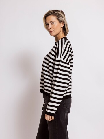 Zhrill Sweater 'ZHTANSY' in Black