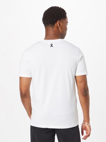 Maglietta 'James' di ARMEDANGELS in bianco