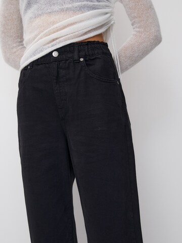 Pull&Bear Regular Jeans in Schwarz