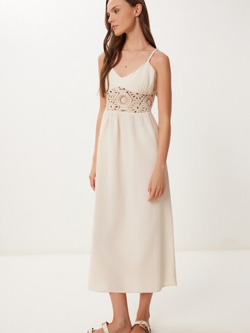 Happiness İstanbul Kleid in Beige