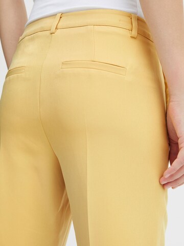 Coupe slim Pantalon chino 'IHLEXI' ICHI en jaune