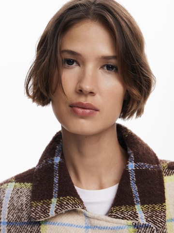 Desigual Зимнее пальто в Белый