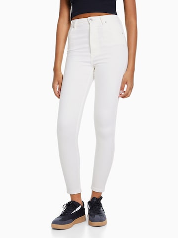 Bershka Skinny Jeans in White: front