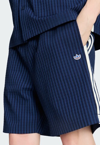 ADIDAS ORIGINALS Loosefit Kalhoty 'Resort' – modrá