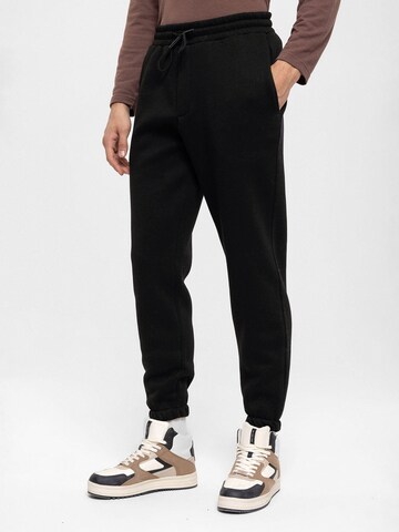 Antioch Tapered Broek in Zwart