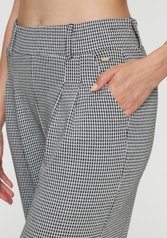 LASCANA Loose fit Pleat-Front Pants in Black