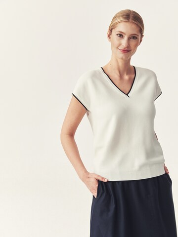 TATUUM - Blusa em branco: frente