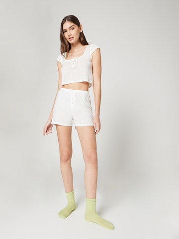 Pyjama 'Spring Showers ' florence by mills exclusive for ABOUT YOU en blanc