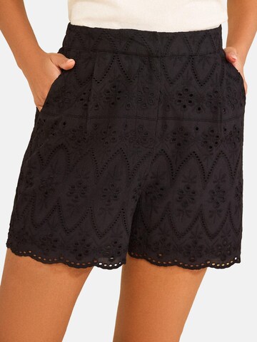 love & roses Shorts in Schwarz: Vorderseite
