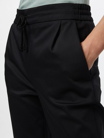 DRYKORN - Slimfit Pantalón plisado 'Level' en negro