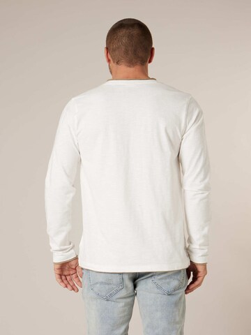 T-Shirt 'BELINO' Deeluxe en blanc