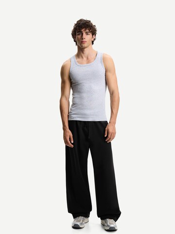 Bershka Loose fit Trousers in Black