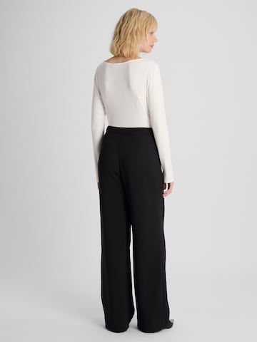 Guido Maria Kretschmer Women Wide leg Veckad byxa 'Inga' i svart