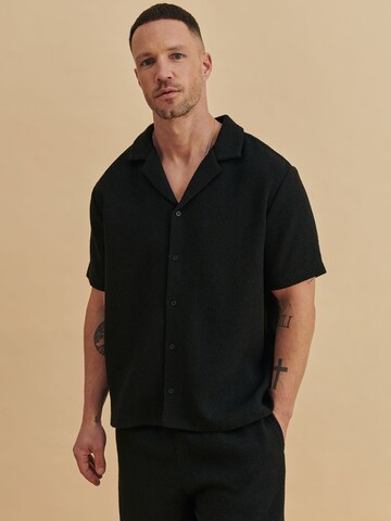 DAN FOX APPAREL Regular fit Button Up Shirt 'Timo' in Black: front