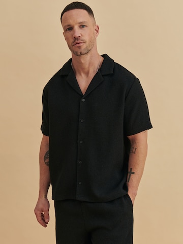 DAN FOX APPAREL Regular fit Overhemd 'Timo' in Zwart: voorkant