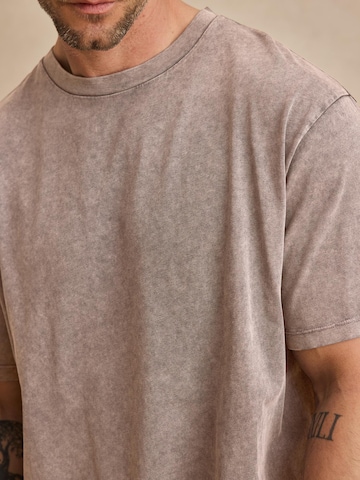 DAN FOX APPAREL Koszulka 'Tammo' w kolorze beżowy