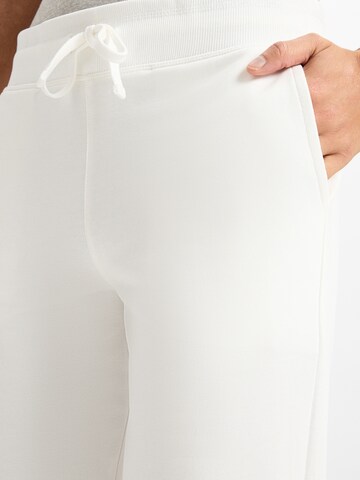 Marie Lund Regular Sweat-Hose in Weiß