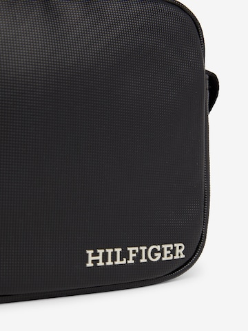 TOMMY HILFIGER Umhängetasche in Schwarz