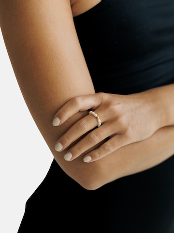 GOOD.designs Echte Süßwasserperlen Ring, Ringgröße 50 bis 58 in Gold: Vorderseite
