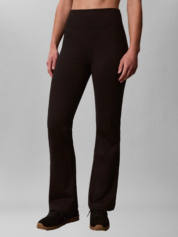 évasé Pantalon Calvin Klein Sport en noir : devant