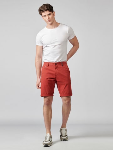 KOROSHI Štandardný strih Chino nohavice - Červená