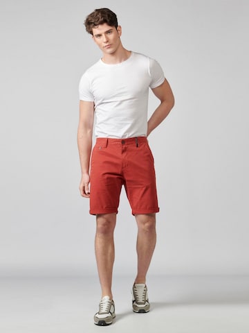 KOROSHI Regular Chino in Rood