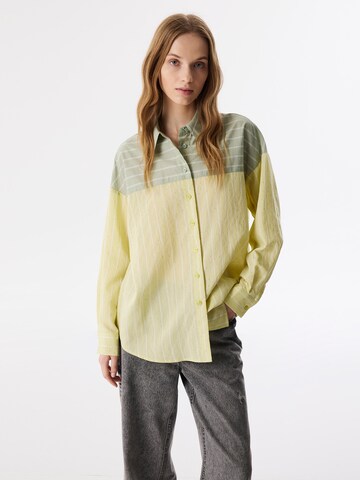 Twist Blouse in Yellow: front