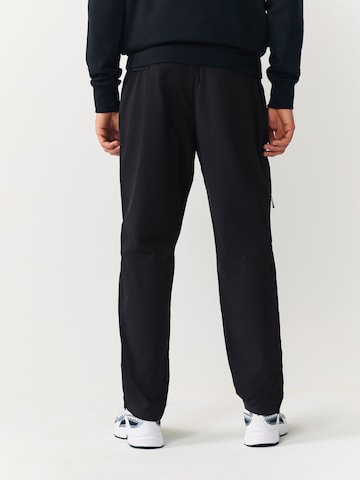 Next - regular Pantalón en negro