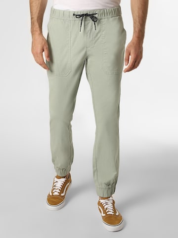 Nils Sundström Chino Pants in Green: front