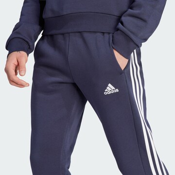 mėlyna ADIDAS SPORTSWEAR Siaurėjantis Sportinės kelnės 'Essentials'