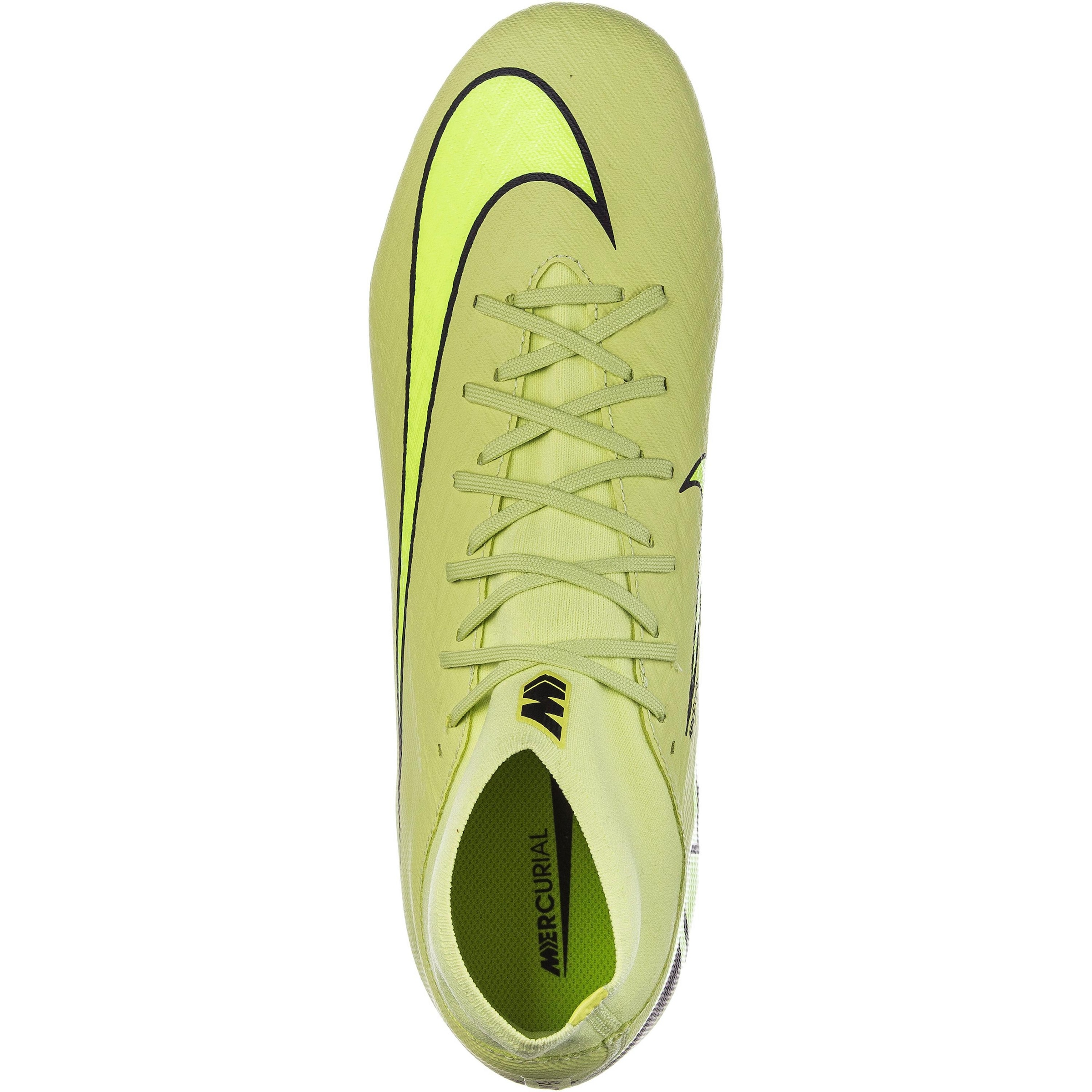 NIKE Soccer Cleats in Green