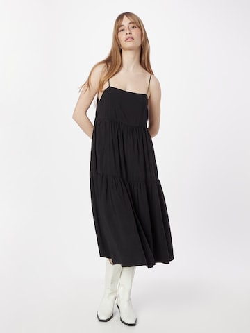 Rochie de la Abercrombie & Fitch pe negru: față