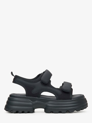ES8 Sandals '5010-01' in Black: front