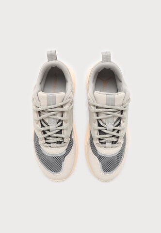 Jordan Sneaker 'Trunner' in Grau