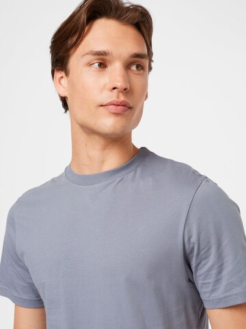 Degree T-Shirt in Blau