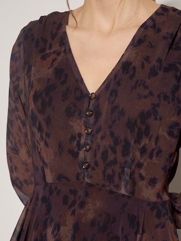 Robe-chemise ' Leopardenmuster Chiffonkleid ' Apricot en marron : devant