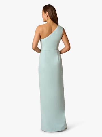Adrianna Papell Avondjurk 'Petite Side Ruffle Crepe Column Gown' in Blauw
