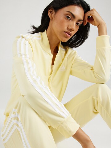 dzeltens ADIDAS SPORTSWEAR Treniņtērps 'Essentials'