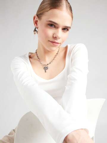 T-shirt 'Jocelyn' ABOUT YOU en blanc
