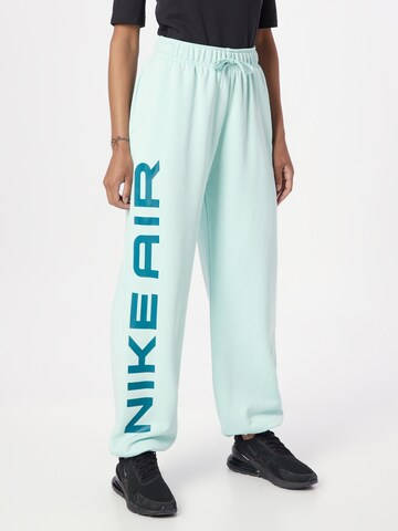 Effilé Pantalon Nike Sportswear en vert : devant