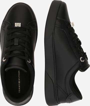 TOMMY HILFIGER Rövid szárú sportcipők 'GOLDEN COURT' - fekete