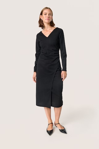 SOAKED IN LUXURY Kleid 'Bea Gia' in Schwarz: Vorderseite