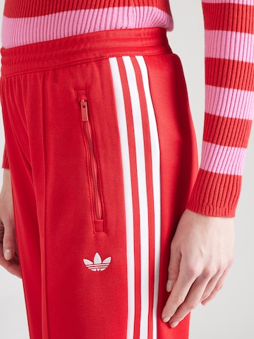 ADIDAS ORIGINALS Loosefit Παντελόνι 'CLASSIC' σε κόκκινο