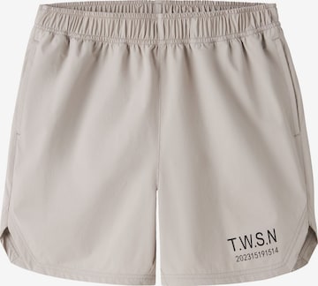 TWO SOON Shorts in Grau: Vorderseite