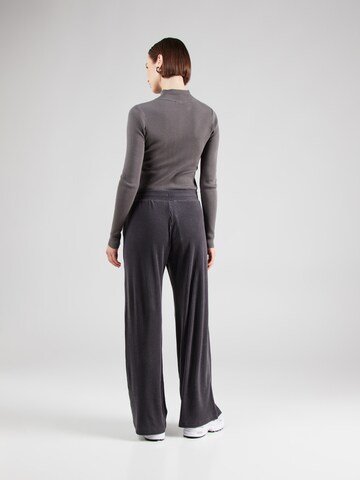 Abercrombie & Fitch Wide Leg Hose in Grau