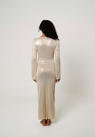 Moda Minx Maxikleid 'Scallop Shell' in Beige